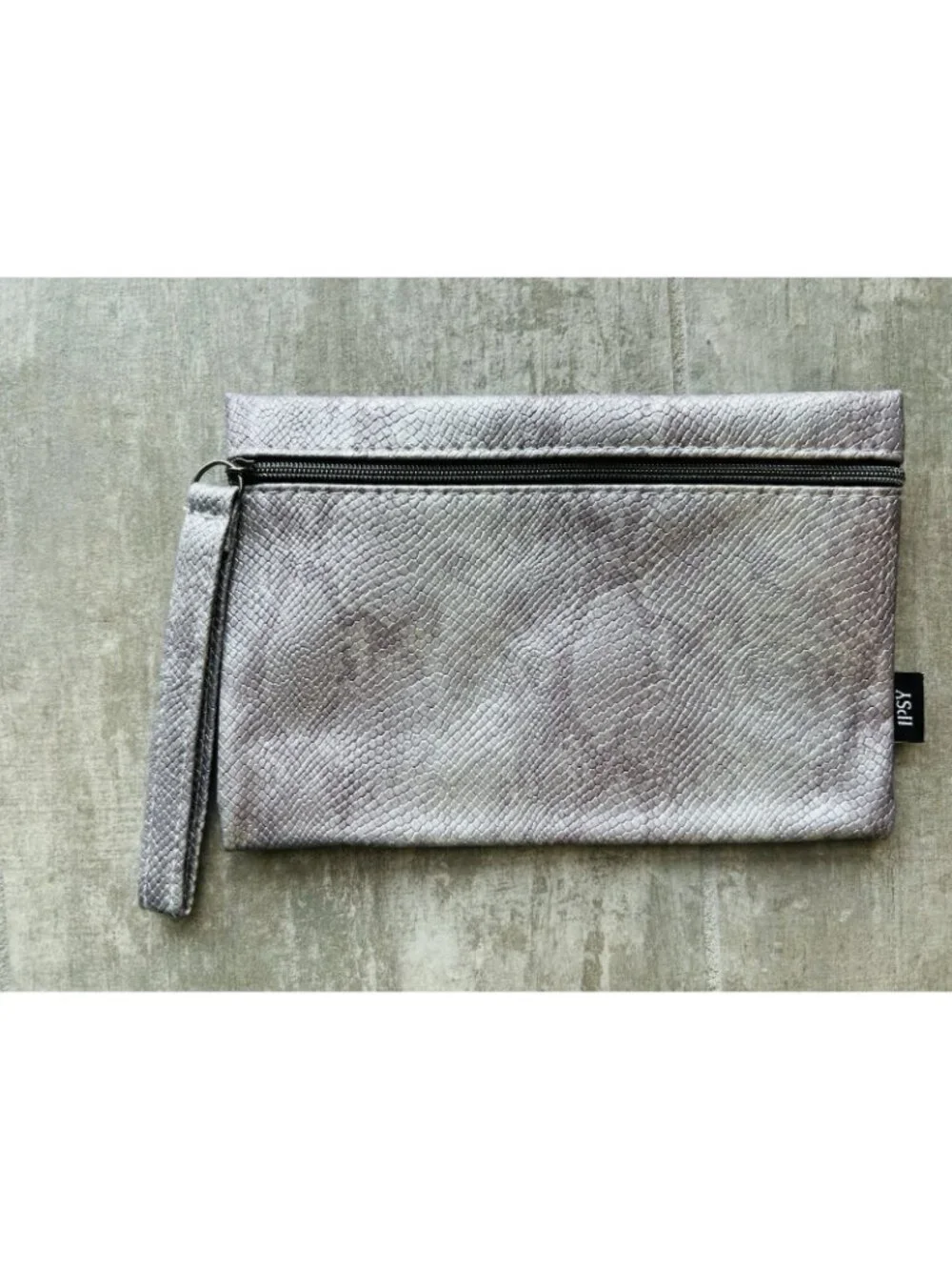 Ipsy metallic pewter